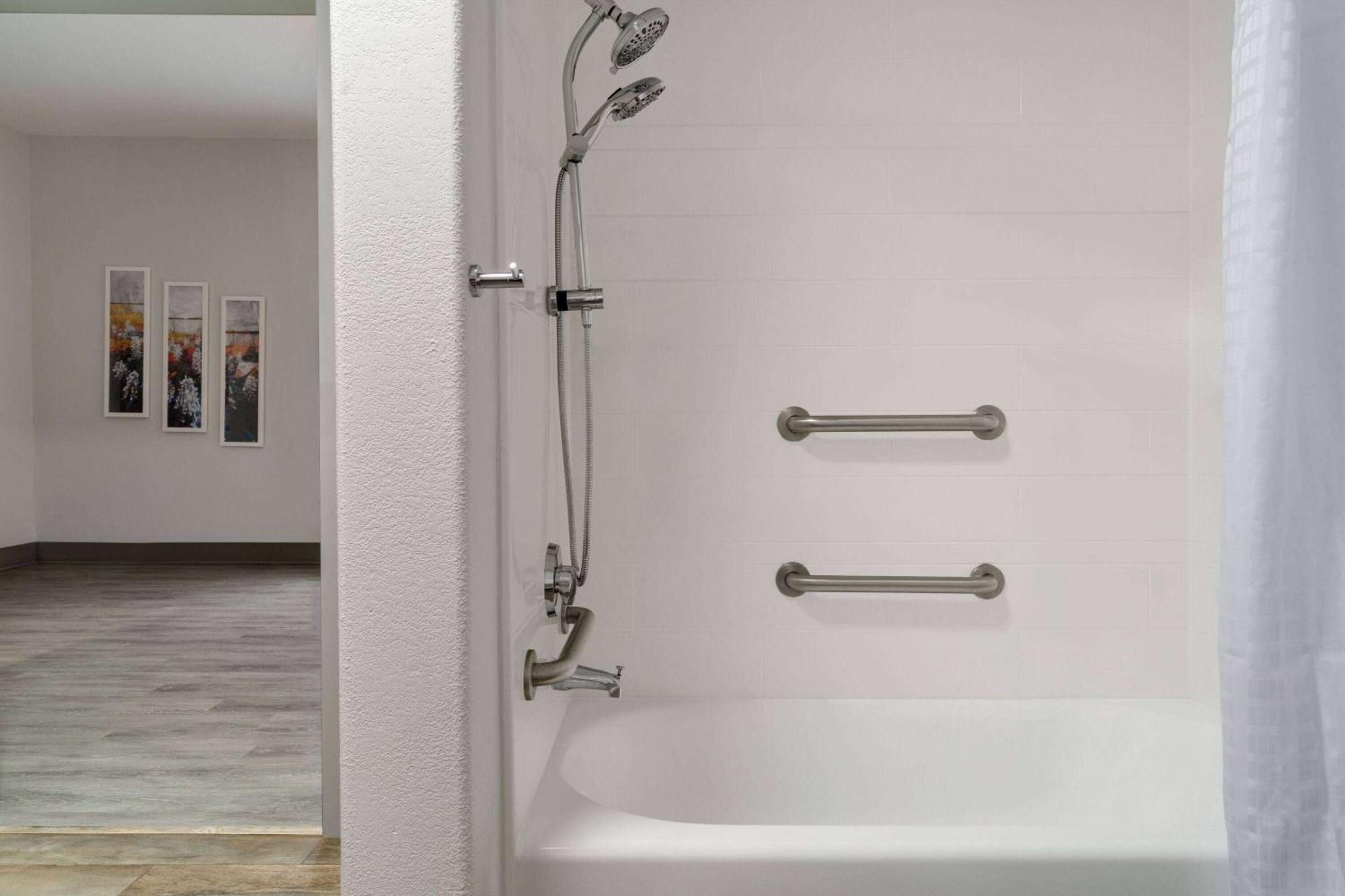 La Quinta By Wyndham סטיבנוויל מראה חיצוני תמונה